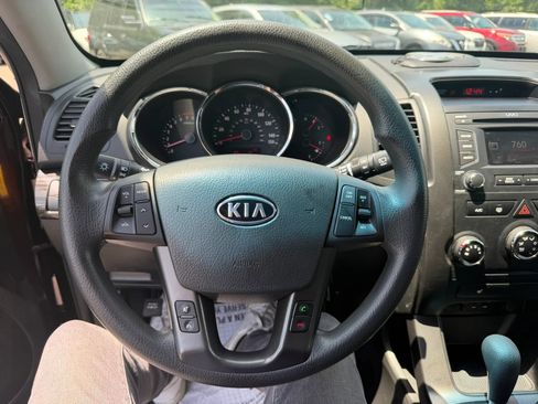 Used 2013 Kia Sorento LX w/ Convenience Pkg FWD image 10