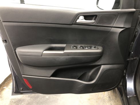 Used 2019 Kia Sportage LX image 14