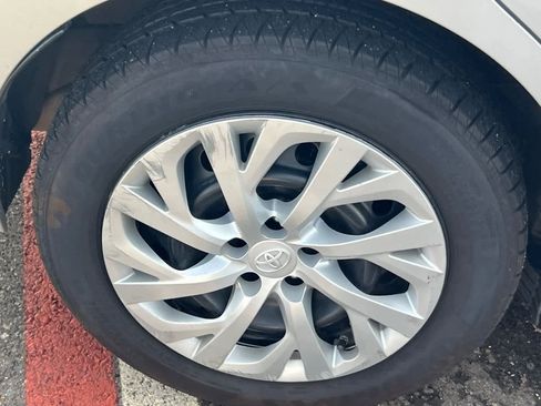 Used 2019 Toyota Corolla L image 14