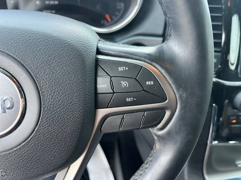 Used 2021 Jeep Grand Cherokee Laredo X RWD image 20