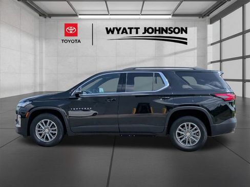 Used 2023 Chevrolet Traverse LT FWD image 2