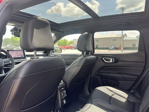 Used 2024 Jeep Compass Limited w/ High Altitude Package image 22