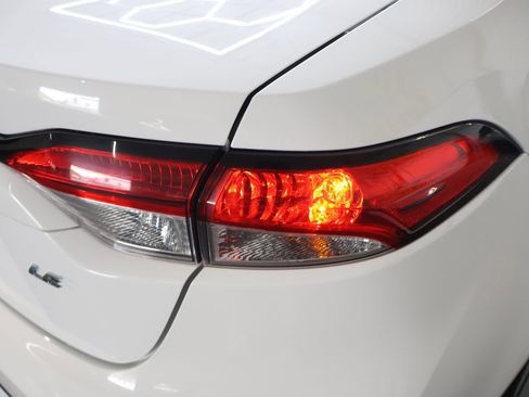 Used 2022 Toyota Corolla LE FWD image 31