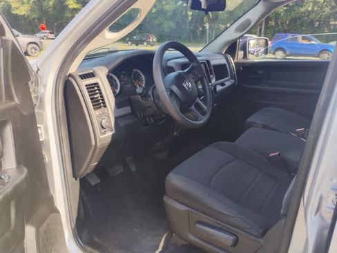 Used 2019 RAM 1500 Express w/ Express Value Package AWD/4WD image 9