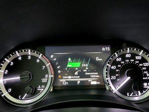 Used 2023 Toyota Highlander XLE AWD/4WD image 28