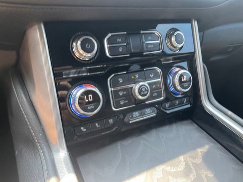 Used 2023 GMC Yukon XL Denali AWD/4WD image 19