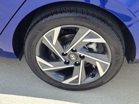 Certified 2025 Hyundai Elantra Sport FWD image 10