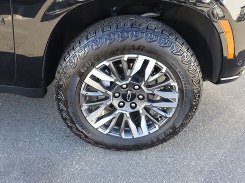 Certified 2025 Chevrolet Suburban Z71 w/ Sun And Tow Package image 40