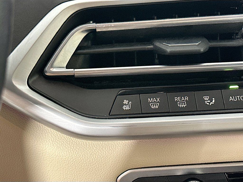 Used 2022 BMW X7 xDrive40i w/ Premium Package AWD/4WD image 28