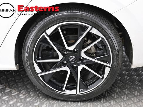 Used 2024 Nissan Sentra SR w/ SR Premium Package FWD image 8