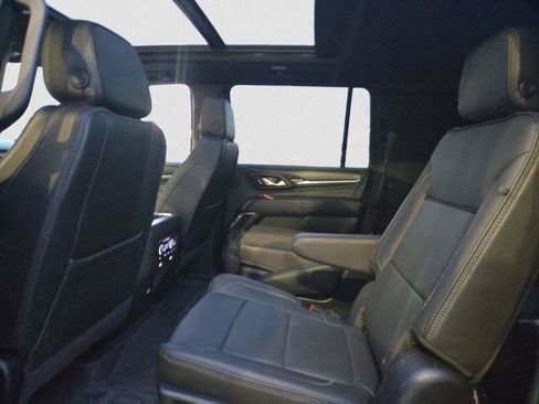 Used 2023 GMC Yukon XL Denali image 16