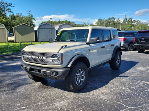 Used 2025 Ford Bronco Badlands AWD/4WD image 3