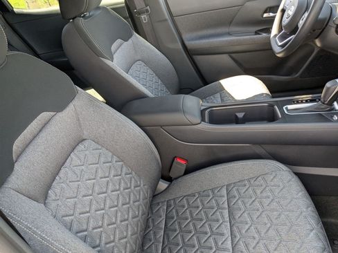 Used 2025 Nissan Kicks SV w/ Charging Package FWD image 33