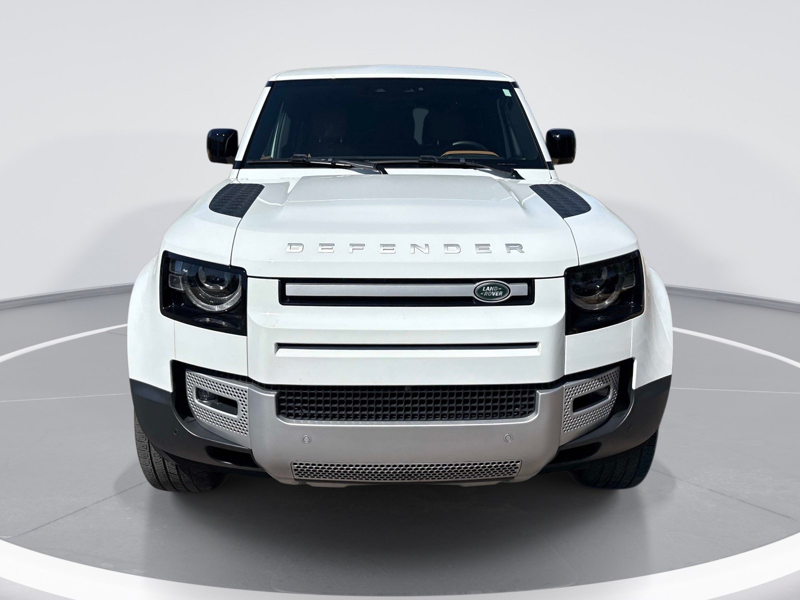 Used 2024 Land Rover Defender 110 SE AWD/4WD image 2