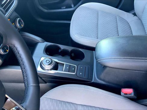 Used 2022 Ford Escape SE w/ SE Sport Appearance Package FWD image 17
