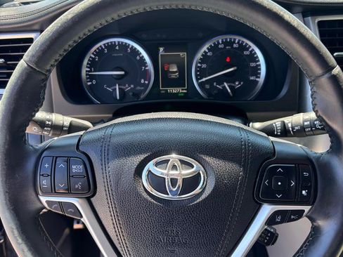 Used 2017 Toyota Highlander XLE w/ Carpet Mat Package AWD/4WD image 14