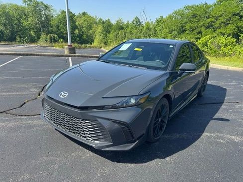 Used 2025 Toyota Camry SE w/ Convenience Package FWD image 7