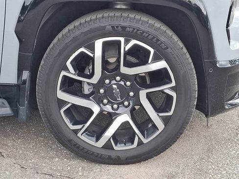 Used 2025 Chevrolet Silverado EV RST AWD/4WD image 28