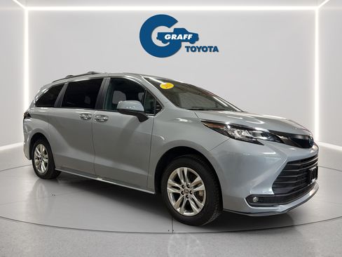 Used 2023 Toyota Sienna XLE Woodland Edition AWD/4WD image 10