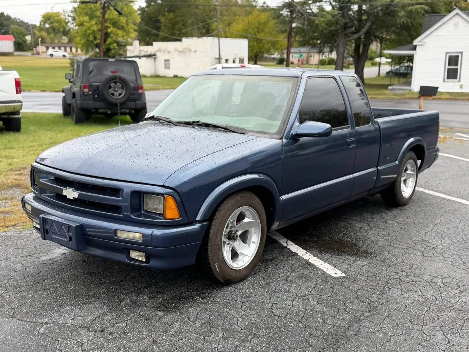 Used 1995 Chevrolet S10 Pickup LS RWD image 1