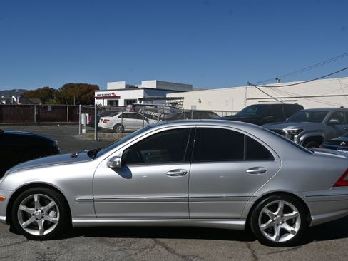 Used 2007 Mercedes-Benz C 230 Sedan image 2