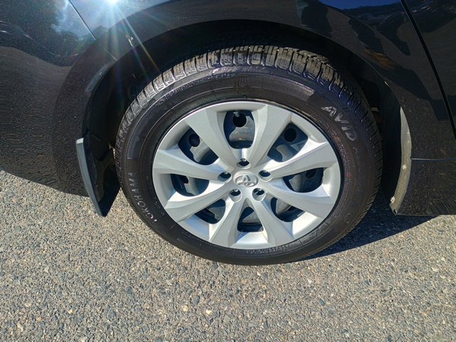 Used 2022 Toyota Corolla LE FWD image 11