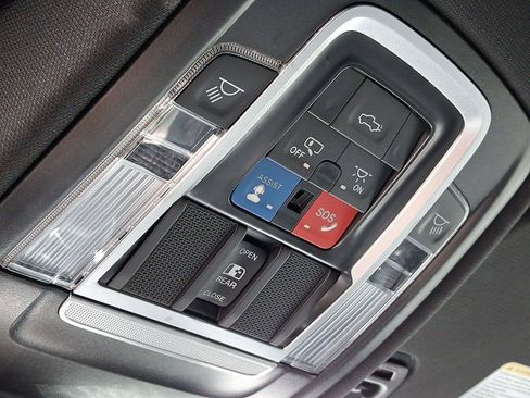 Used 2023 RAM 1500 Laramie AWD/4WD image 30