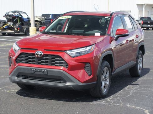 Used 2023 Toyota RAV4 XLE w/ Convenience Package FWD image 2