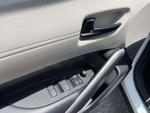 Used 2025 Toyota Corolla Cross L FWD image 11