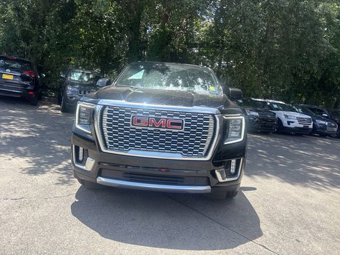 Used 2022 GMC Yukon Denali w/ Denali Ultimate Package AWD/4WD image 3