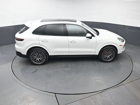 Used 2022 Porsche Cayenne AWD/4WD image 48