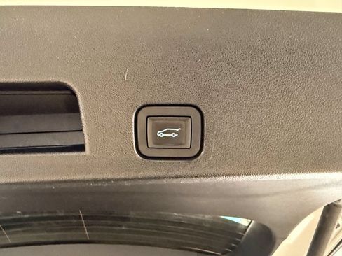Used 2025 Buick Enclave Preferred FWD image 38