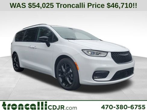 New 2026 Chrysler Pacifica Limited image 1