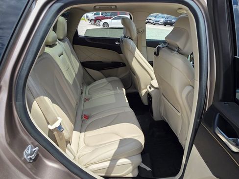 Used 2019 Lincoln MKC Reserve w/ MKC Technology Package FWD image 11