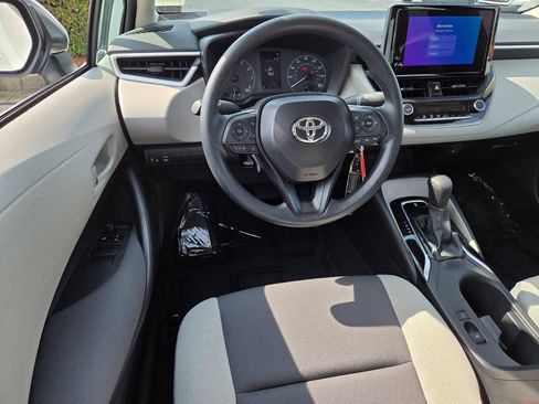 Used 2025 Toyota Corolla LE FWD image 7