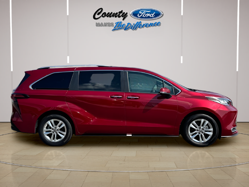 Used 2022 Toyota Sienna Limited FWD image 6