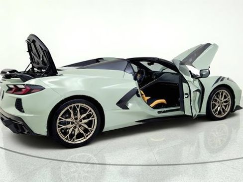 Used 2024 Chevrolet Corvette Stingray Preferred Conv w/ Z51 Performance Package RWD image 19