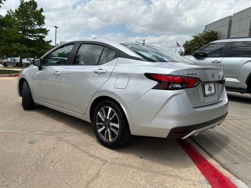 Used 2025 Nissan Versa SV FWD image 8