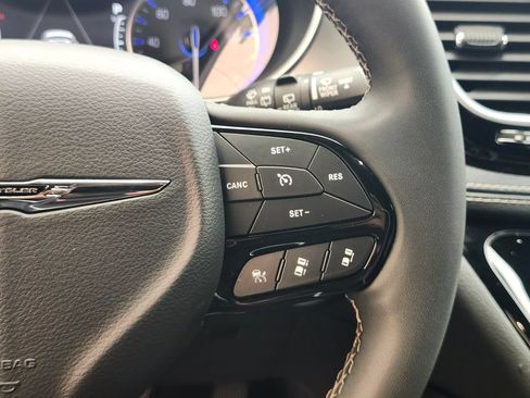 Used 2023 Chrysler Pacifica Limited w/ Uconnect Theater Family Group AWD/4WD image 31