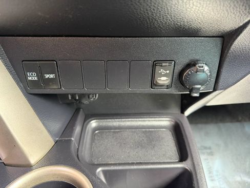 Used 2015 Toyota RAV4 LE FWD image 25
