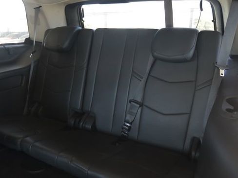 Used 2015 Cadillac Escalade Premium image 36