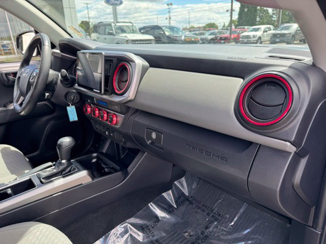 Used 2022 Toyota Tacoma SR5 AWD/4WD image 23