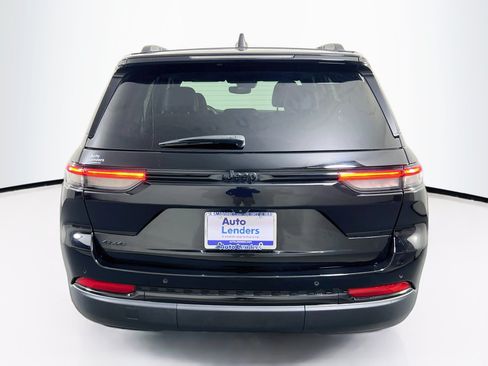 Used 2023 Jeep Grand Cherokee Altitude AWD/4WD image 6
