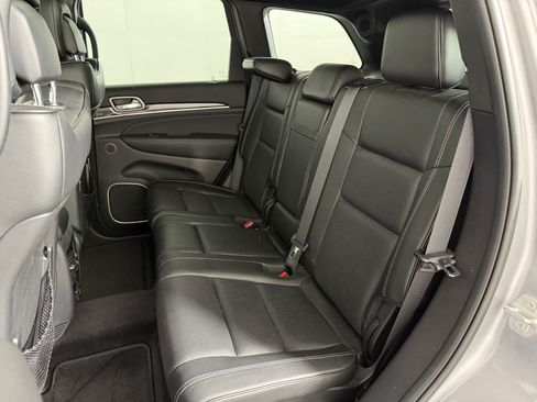 Used 2016 Jeep Grand Cherokee Overland w/ Advanced Technology Group AWD/4WD image 12