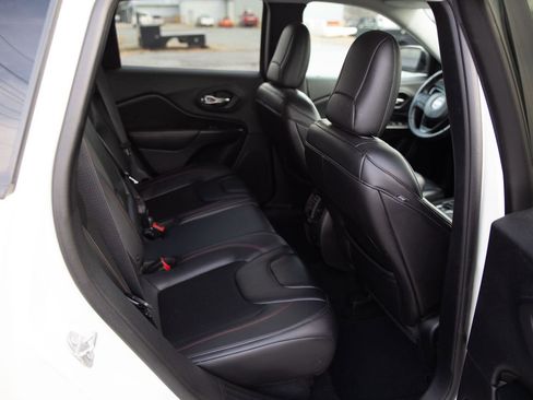 Used 2019 Jeep Cherokee Trailhawk image 23