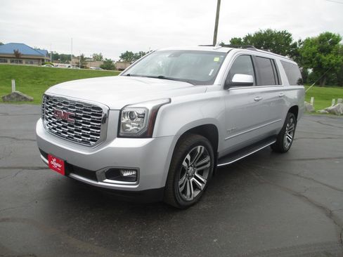 Used 2019 GMC Yukon XL Denali w/ Open Road Package AWD/4WD image 10