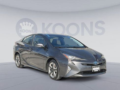 Used 2017 Toyota Prius Four Touring image 10