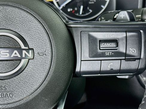 Used 2022 Nissan Rogue S AWD/4WD image 13