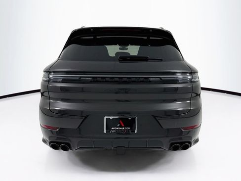 Certified 2025 Porsche Cayenne GTS AWD/4WD image 6