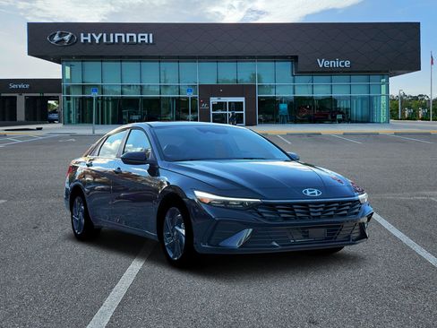 New 2026 Hyundai Elantra SEL Sport FWD image 11